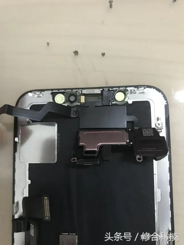 苹果手机iphone X详细拆机分解教程！精细作业！