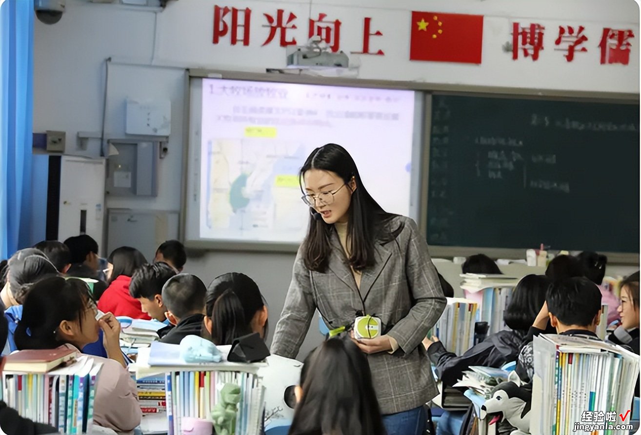 英语老师另类自我介绍，穿短裤跳女团舞，家长：看不下去，不庄重