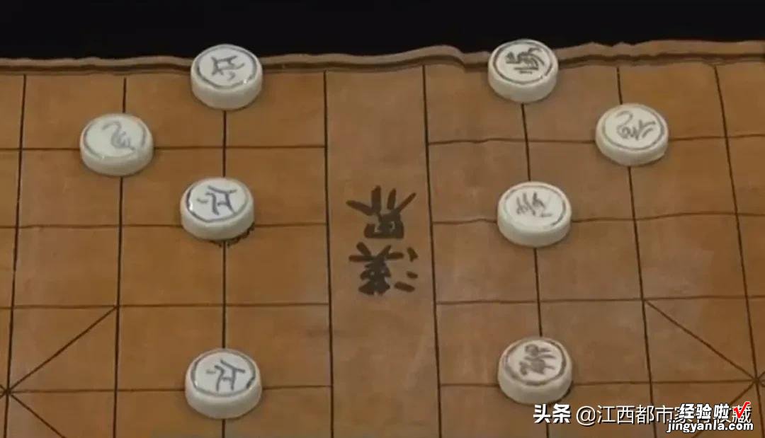 难得一见！元代青花釉里红象棋